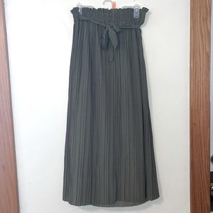 Jon and Anna Contemporary size L olive green midi/maxi skirt